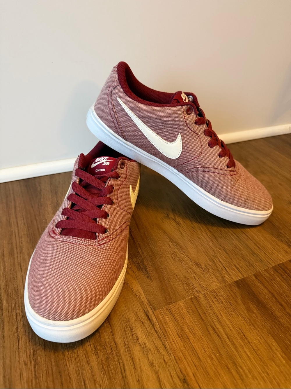 Nike Maroon SB Check Red Canvas Sneakers with White Swoosh. Size 8.5